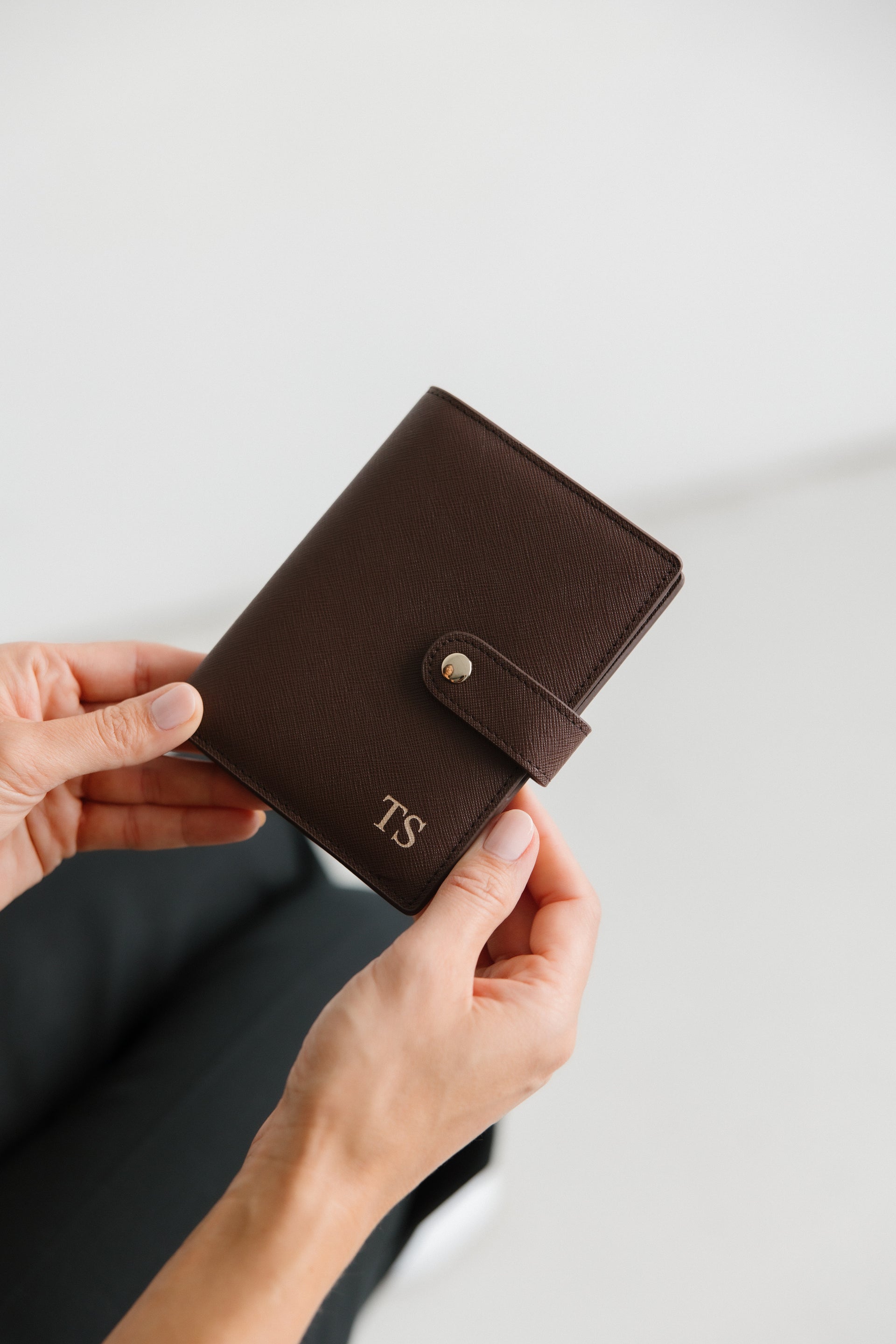 Passport Holder With Strap - Mocha