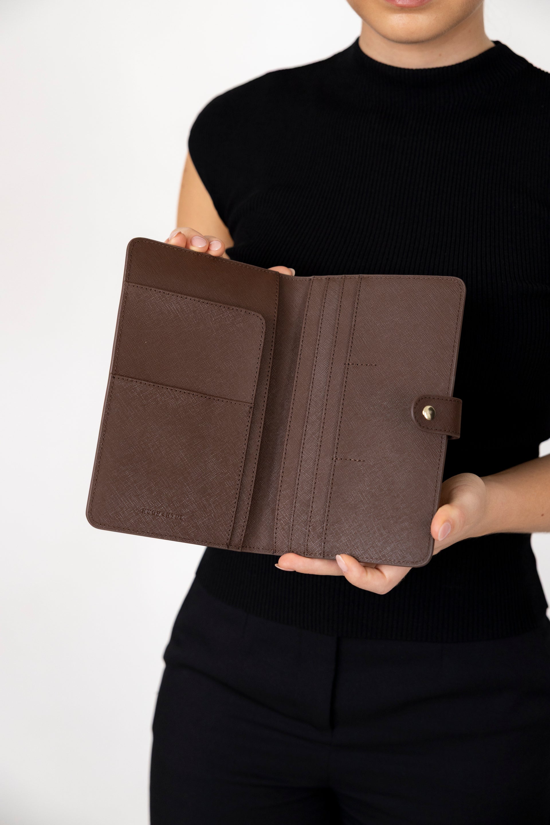 Passport Wallet (Fits 4) - Mocha